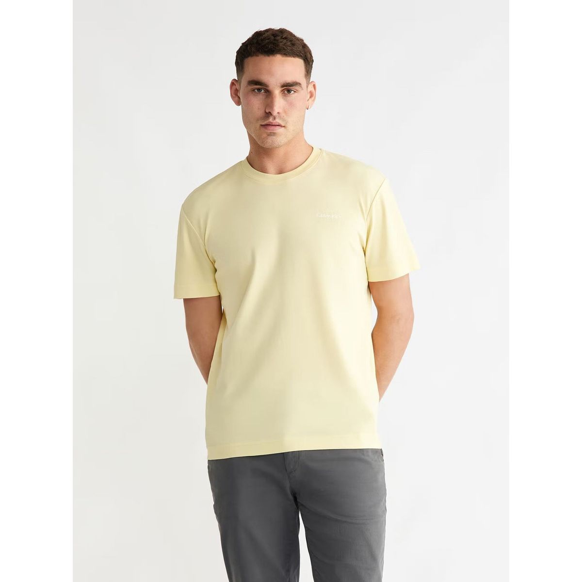CALVIN KLEIN - Polera Micro Logo Amarillo Calvin Klein