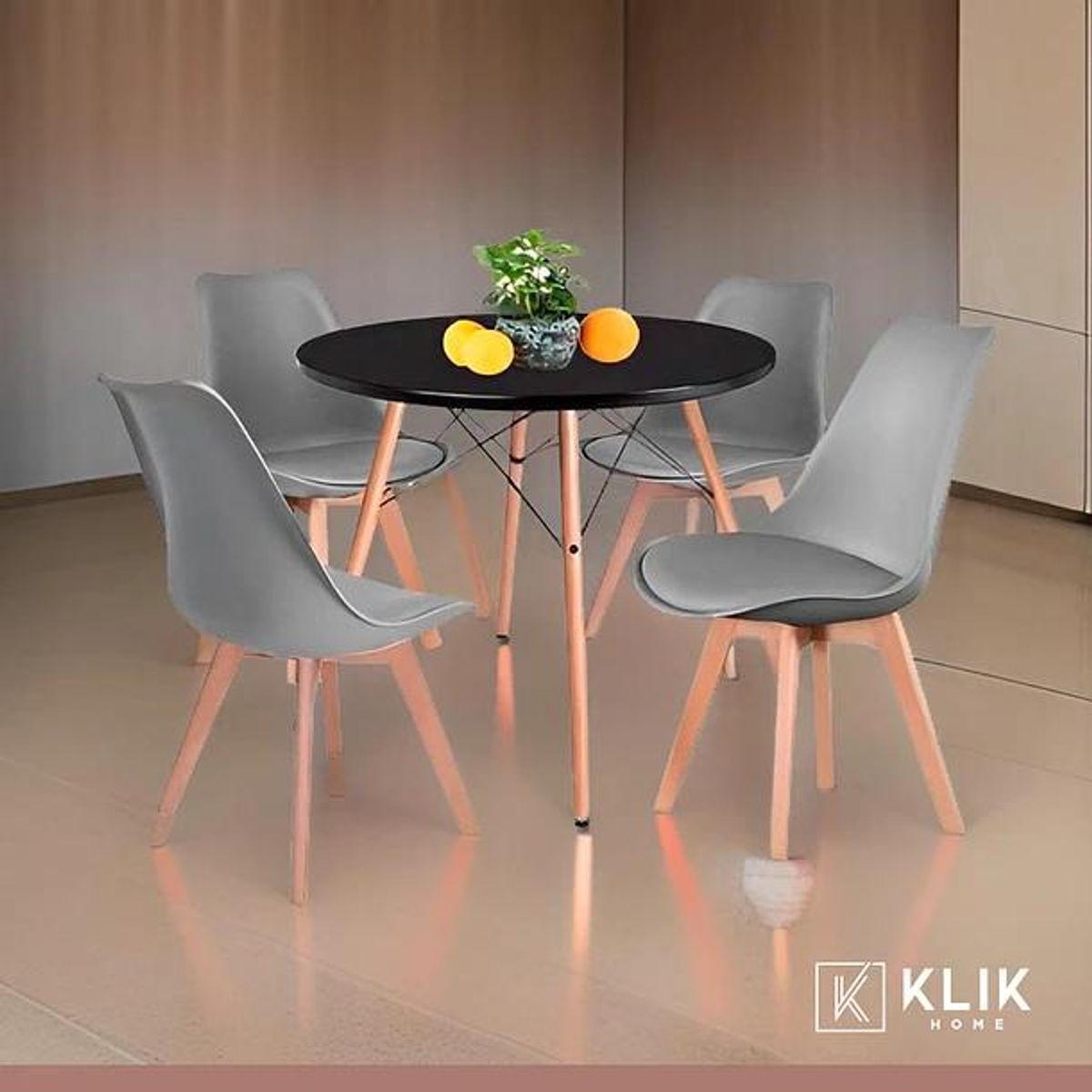 KLIK - Comedor mesa Eames redonda negra 80cms + 4 sillas Tulip grises KLIK