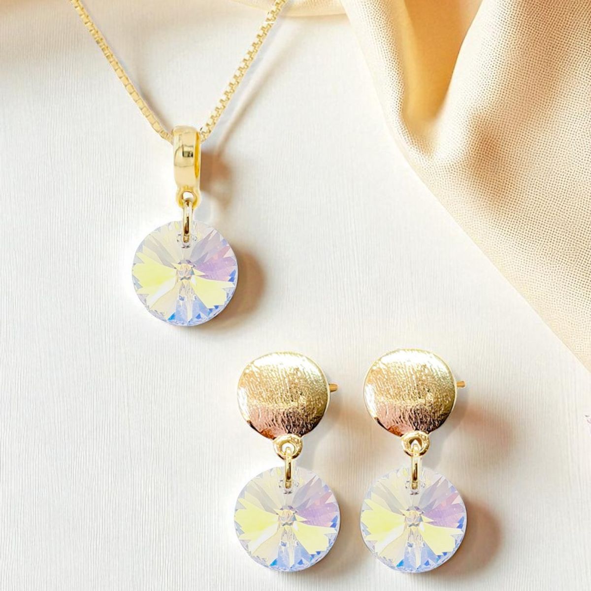 JOYAS MONTERO - Conjunto Amelia Gold 24K creado con cristales de Swarovski® Aurora Boreal