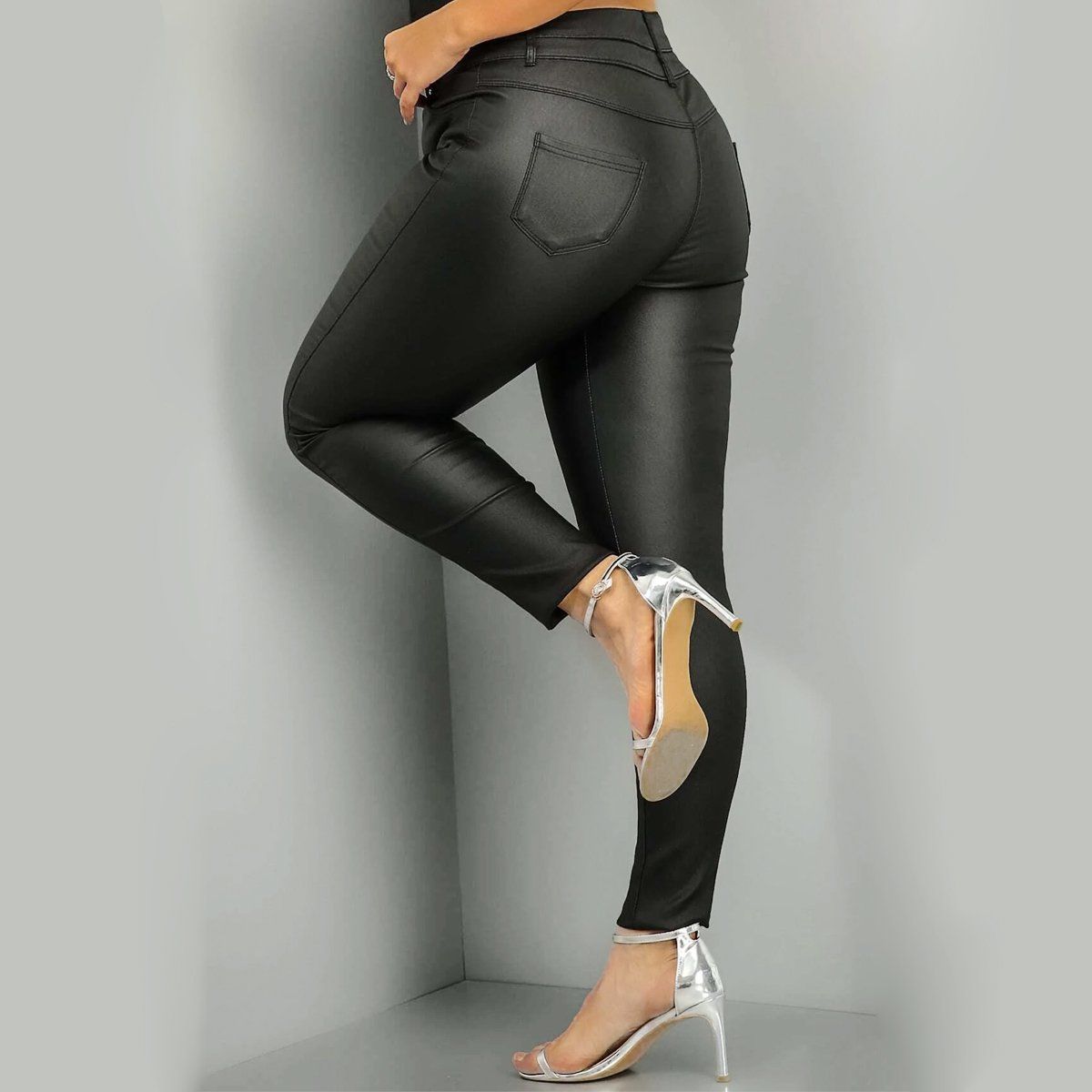 AGW - Jeans Eco Cuero Calce Perfecto Tiro Alto Elasticados Tallas Grandes
