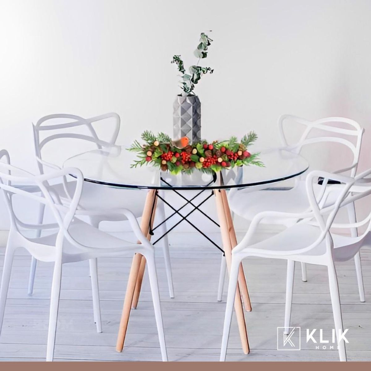 KLIK - Comedor Mesa Eames Vidrio 80cm - 4 Sillas Master Blancas KLIK