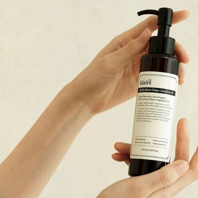 Imagen 2 del producto Gentle Black Deep Cleansing Oil - Cosmética Coreana