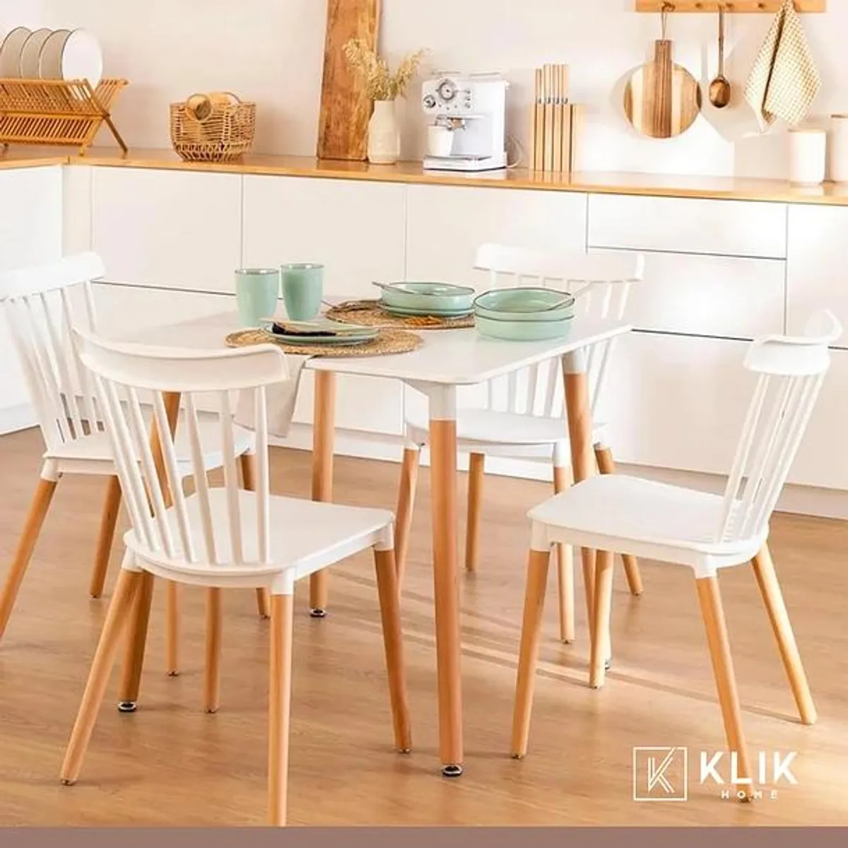 KLIK - Comedor Mesa Eames Cuadrada Blanca + 4 Sillas Windsor Blancas KLIK