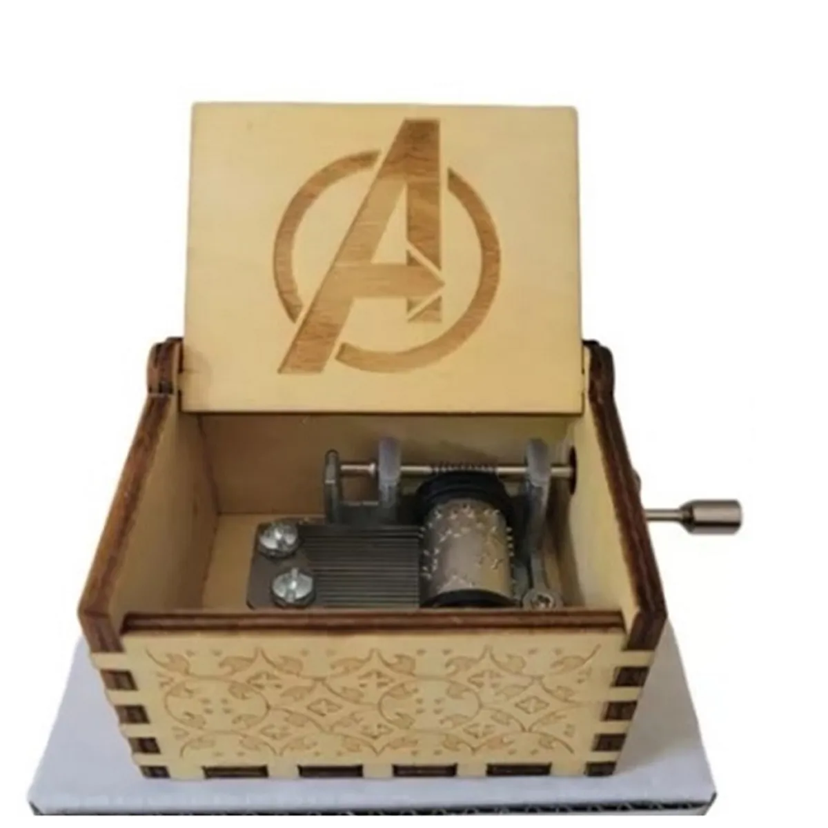 GENERICO - CAJA MUSICAL THE AVENGERS CON  MANIVELA