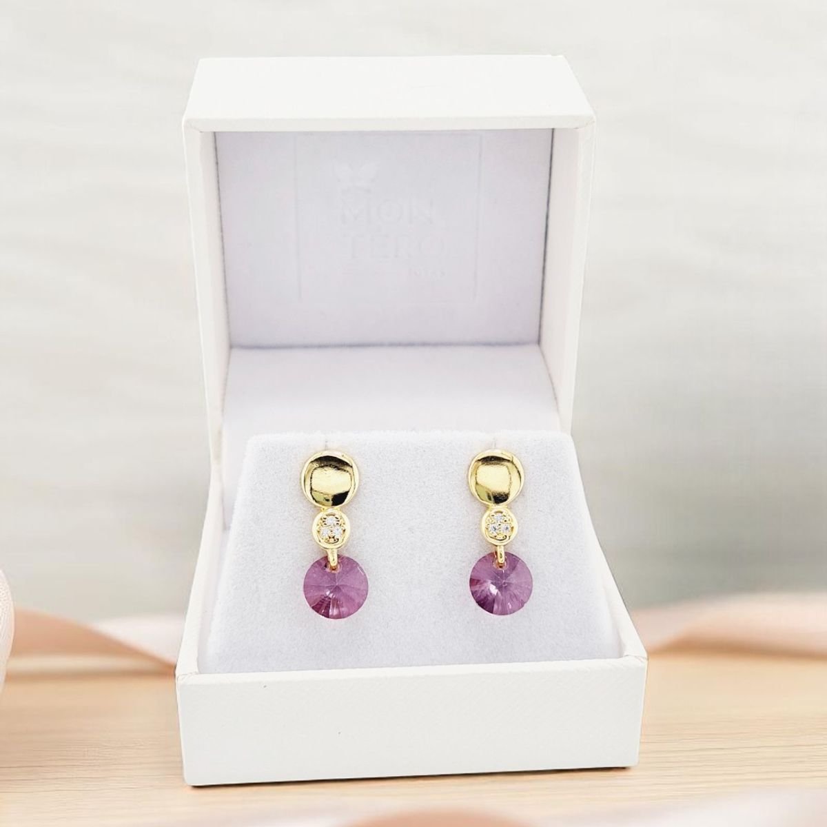 JOYAS MONTERO - Aros Punto De Luz Gold 24K creado con cristales de Swarovski® Antique Pink