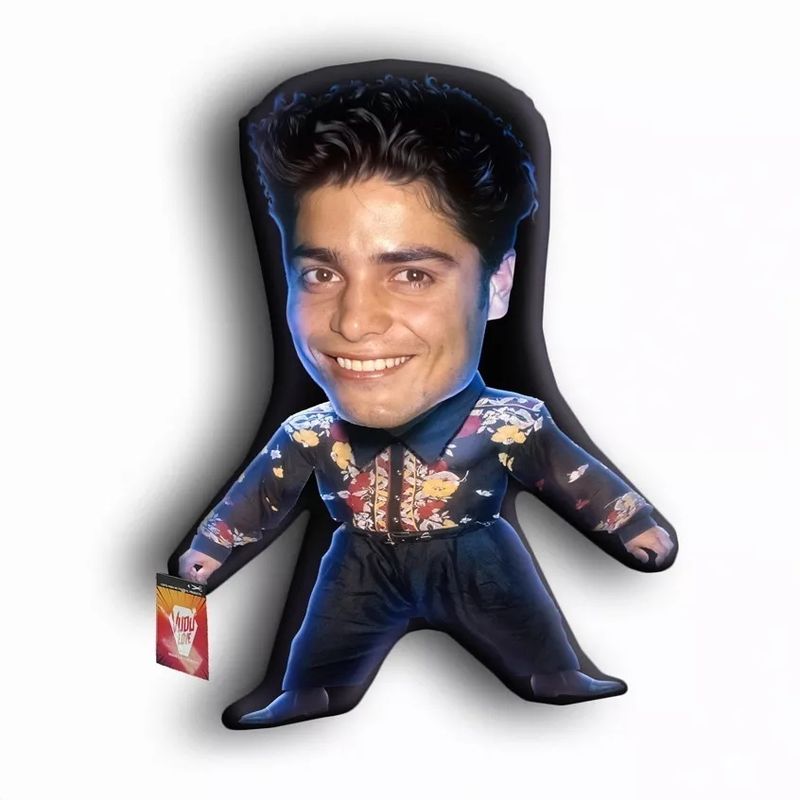 VUDU LOVE - Cojín Chayanne Yougurín Chiquito Noventero 40cm Vudú Love
