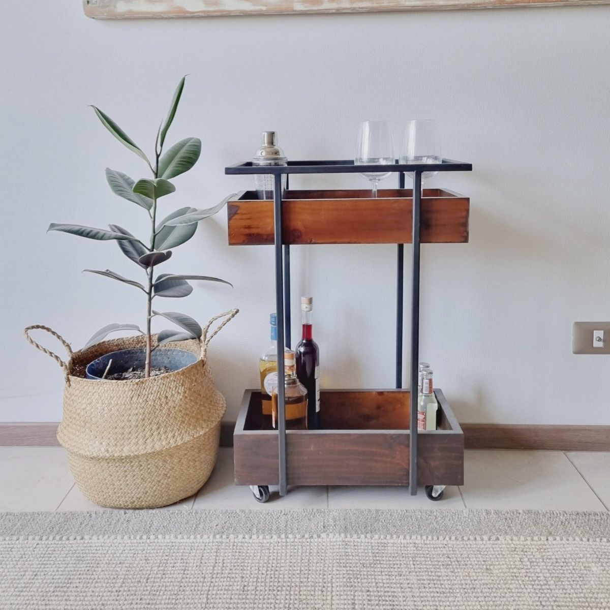 GENERICO - MInibar Milán base negra