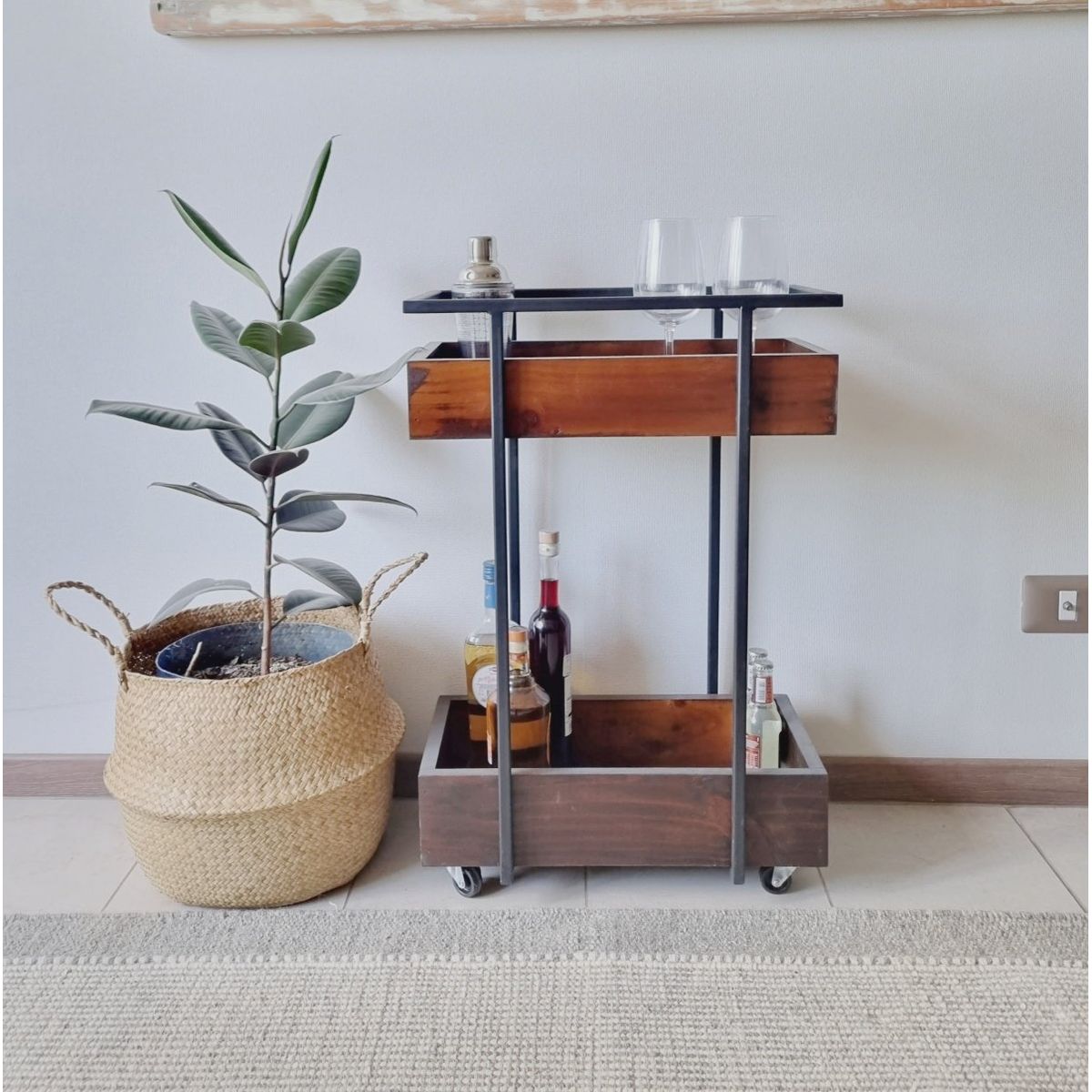 GENERICO - MInibar Milán base negra