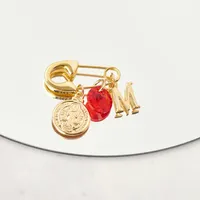 Ganchito de protección bañado en Oro 18k medalla San Benito y Letra M