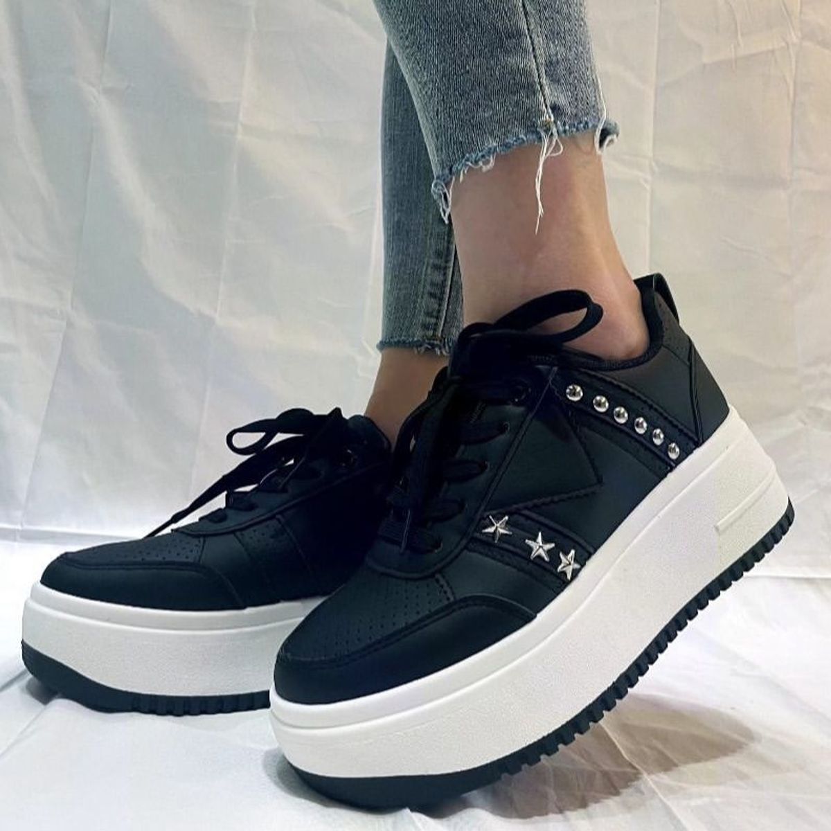 GENERICO - Zapatillas negras con tachas
