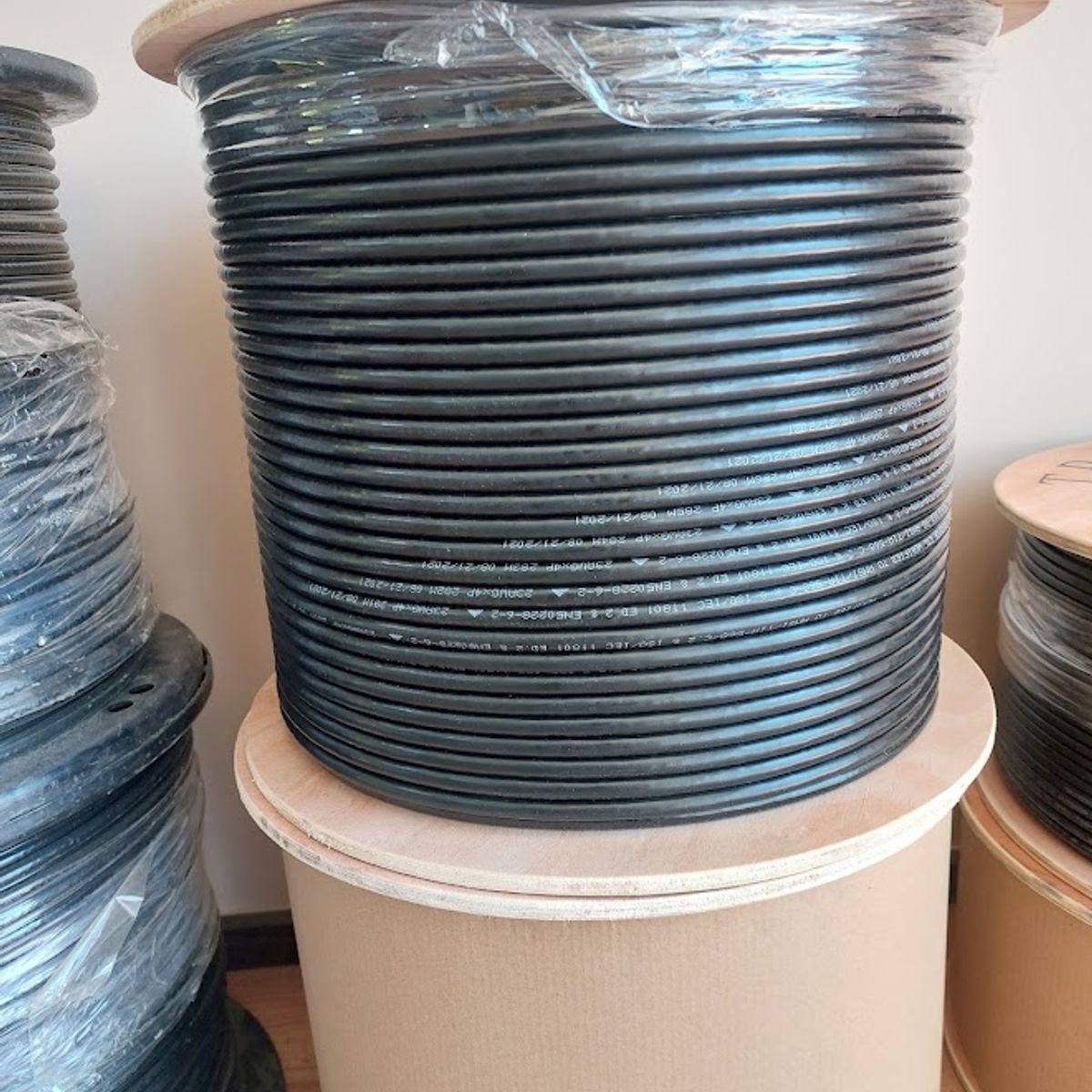 GENERICO - Cable F/UTP Cat6 Exterior Cobre Doble Chaqueta Negro caja x 305 mts