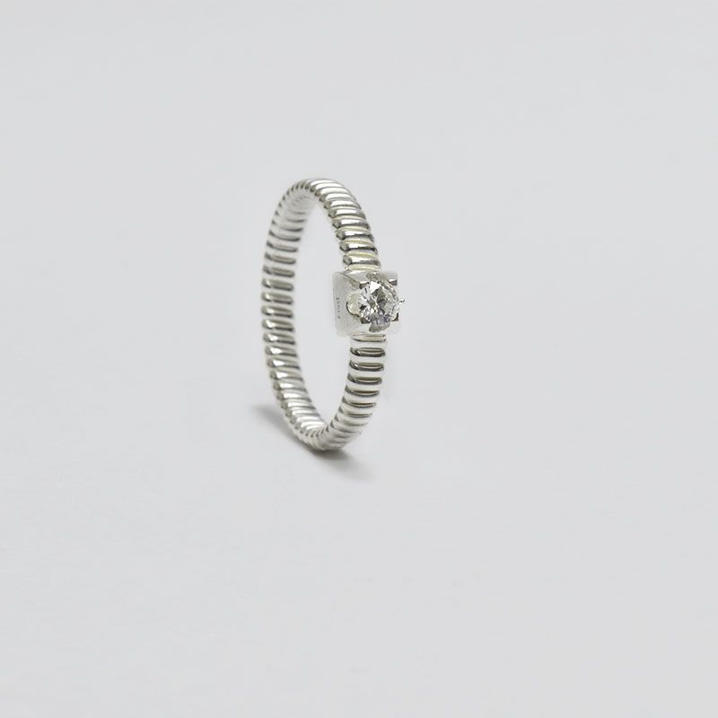 ROSETT - Anillo solitario con argolla estilo torcido Plata ley 925