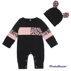 ANGO - Enterito Algodón Negro Animal Print y gorro orejitas