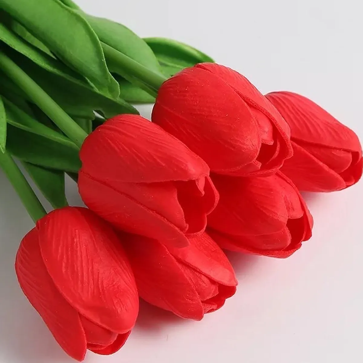 GENERICO - RAMO TULIPANES DE SEDA ROJO