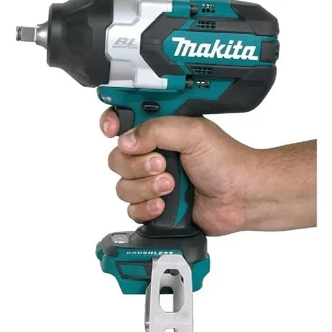 MAKITA - Llave De Impacto 18v Makita 1000 Nm Dtw1002z + 1 Bateria 3ah