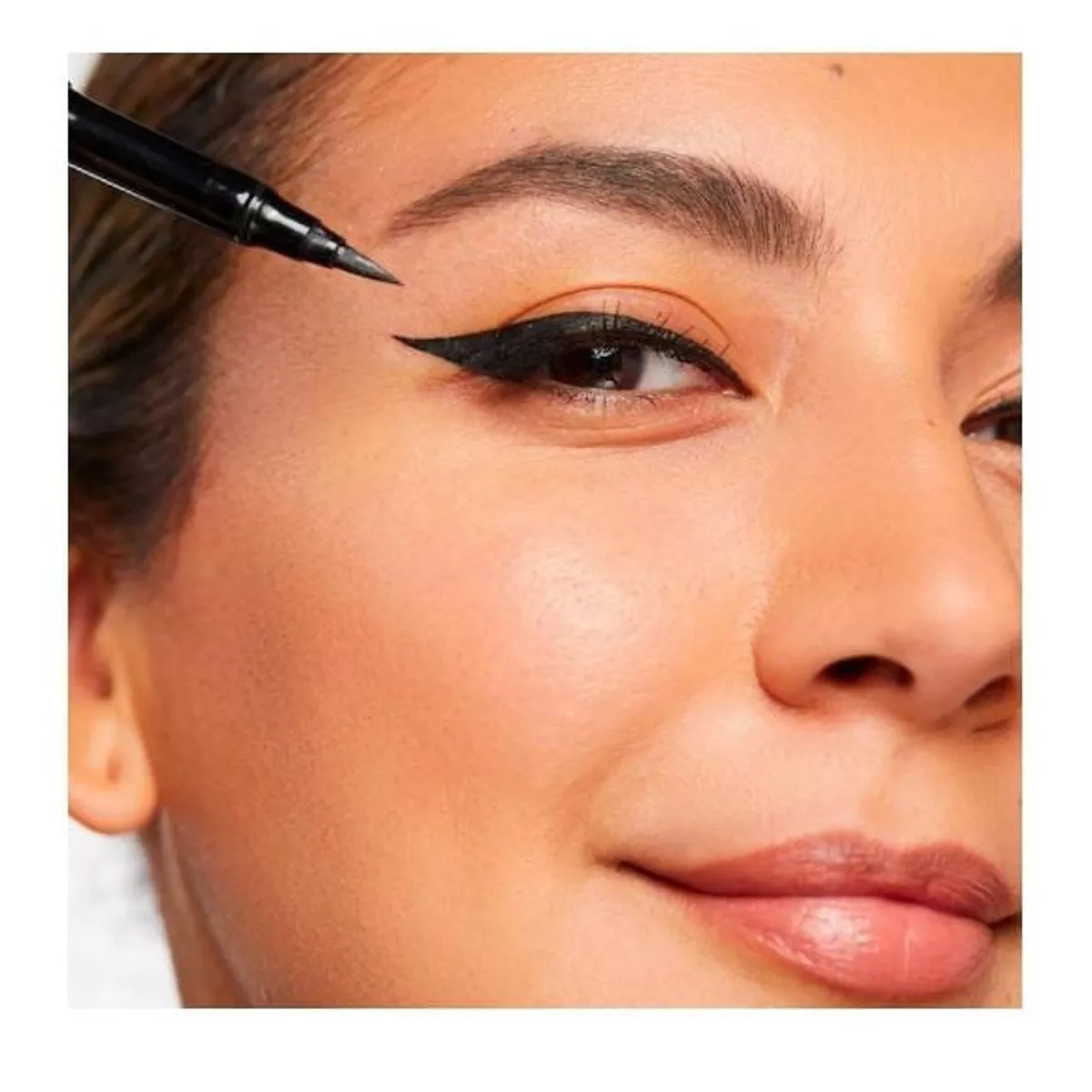 RARE BEAUTY - Delineador Perfect Strokes Matte Liquid 1ml Rare Beauty