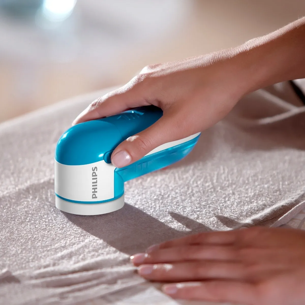 PHILIPS - Quitapelusas Eléctrico para prendas Philips Gc026