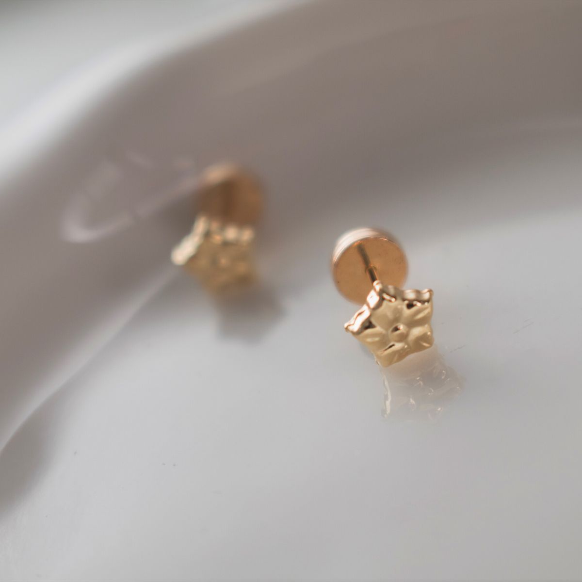 MODAS LILLO - Aro Bebé Abridor Flor Petunia Oro 18k Joyas Modas Lillo