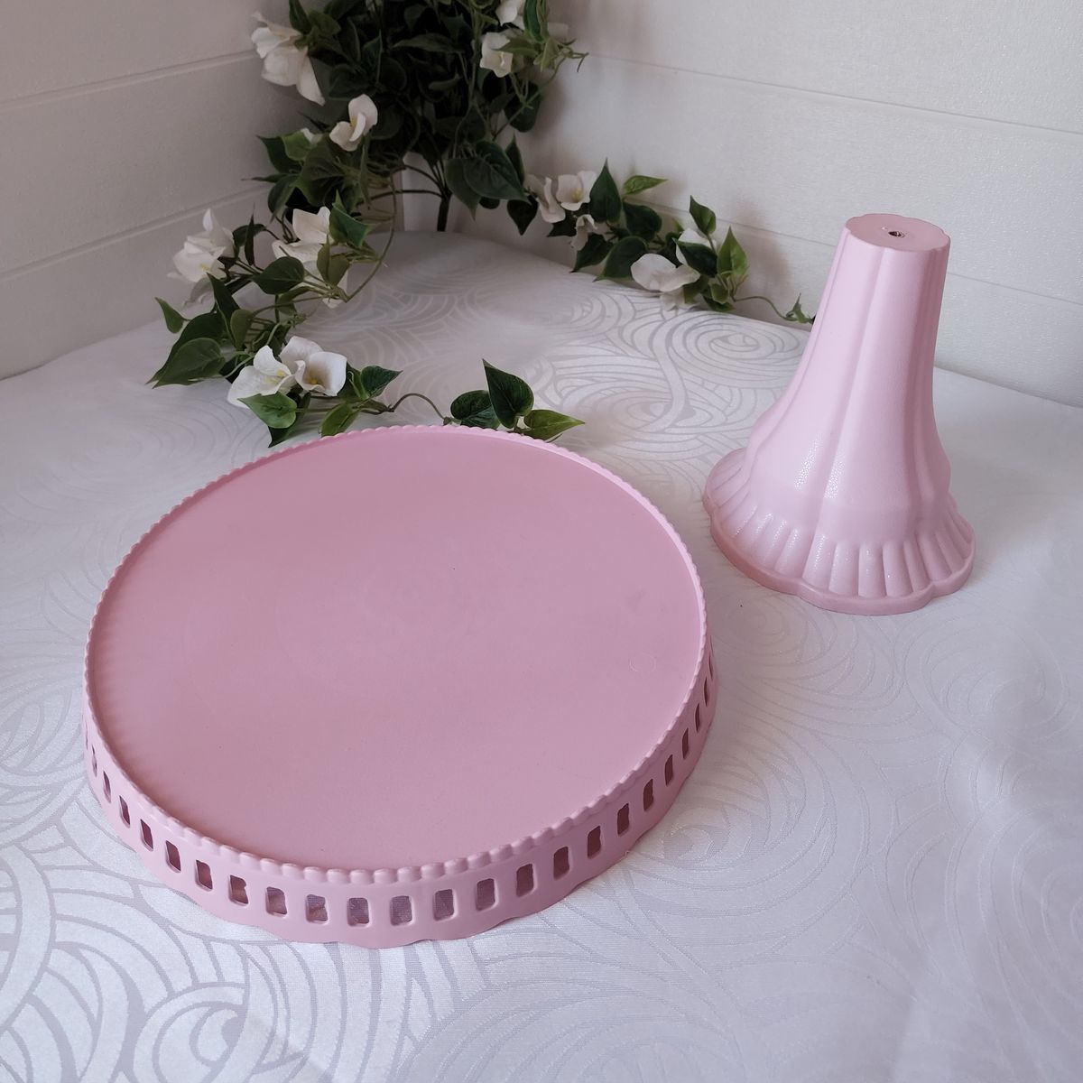 GENERICO - Porta Torta tipo Alzador Redondo 28cm - Rosado