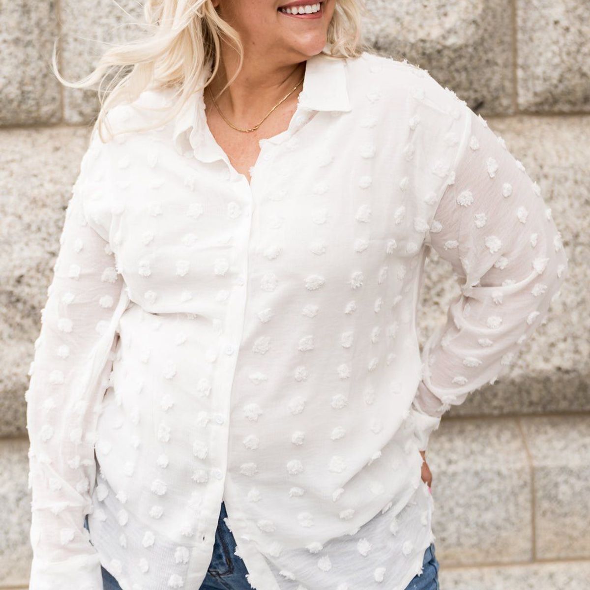 ARRAKASTA - Blusa blanca lunares texturados