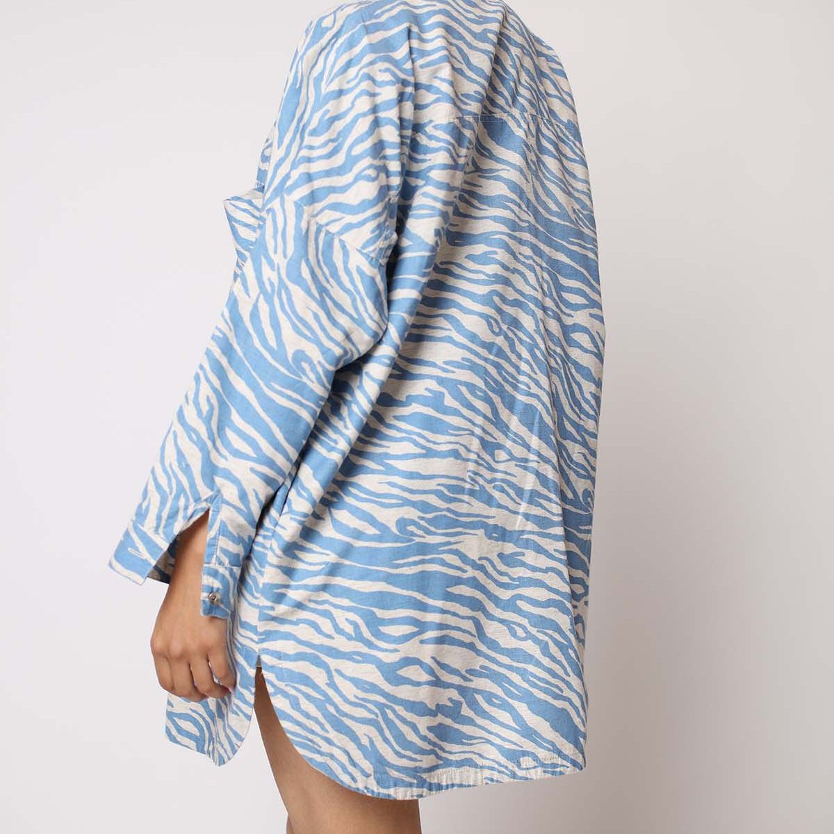 MOMCHIC - Tapado Abotonado lino  Estampado Zebra Celeste