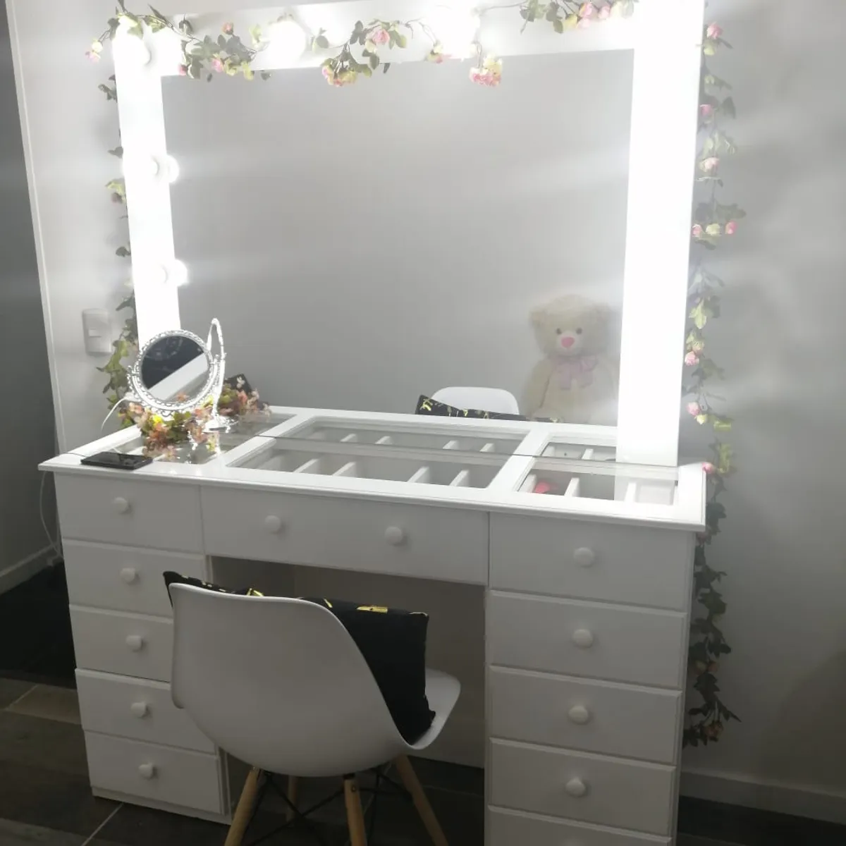 GENERICO - TOCADOR CON LUCES ESTILO HOLLYWOOD CREAFAVA CON 11 CAJONES 133 MT