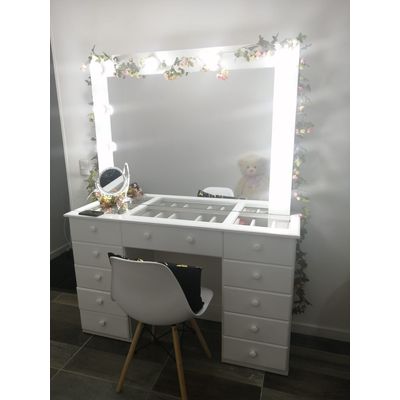 Imagen 2 del producto TOCADOR CON LUCES ESTILO HOLLYWOOD CREAFAVA CON 11 CAJONES 133 MT