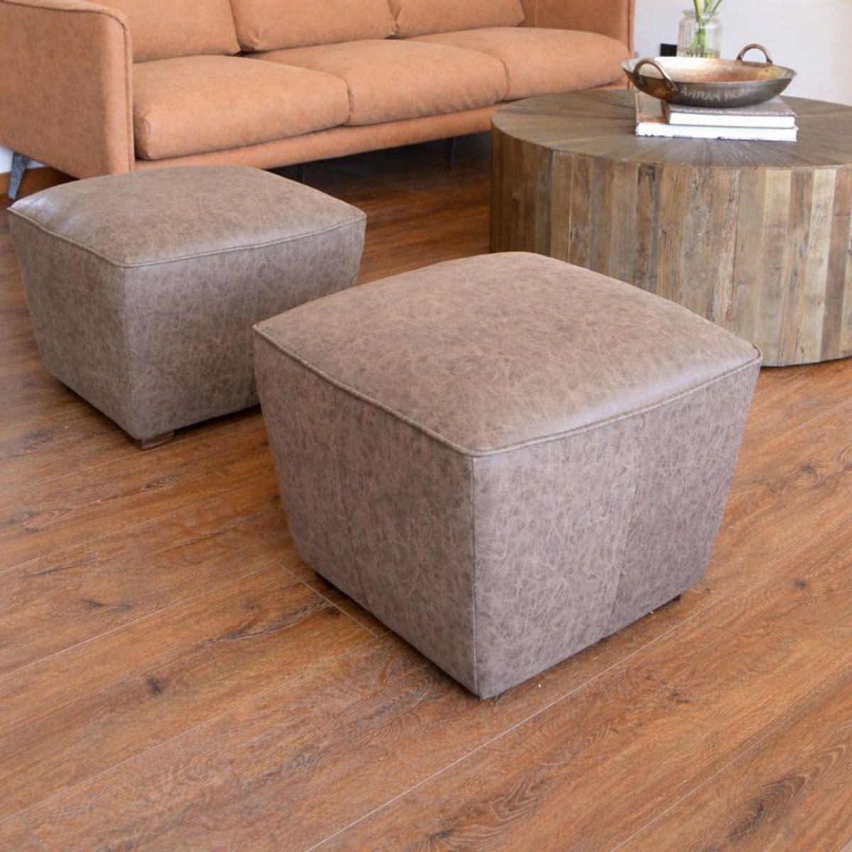 MEYA MUEBLES - Piso Nantou eco cuero 43x50x50