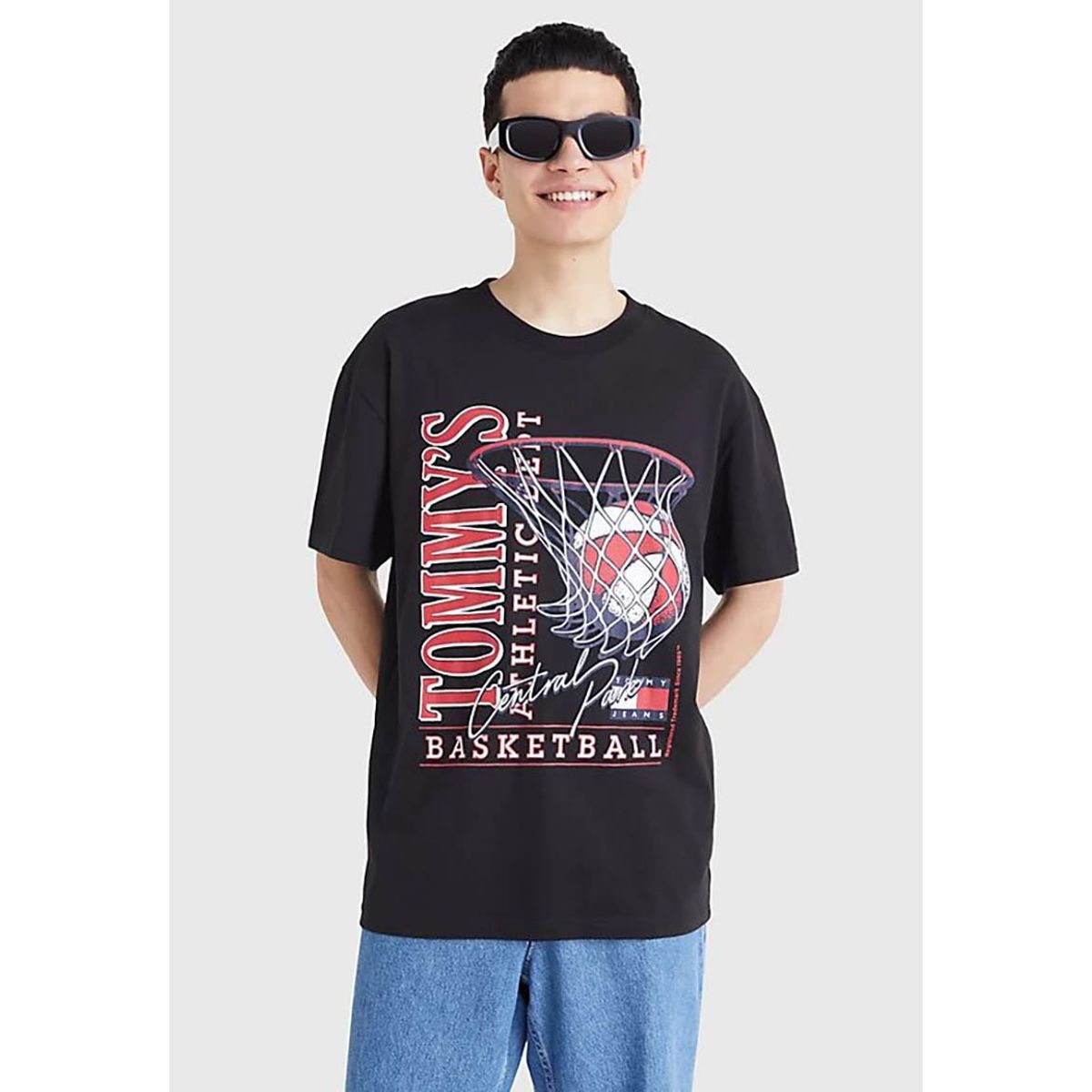 TOMMY HILFIGER - Polera Relaxed Basketball Vintage Negro Tommy Jeans.