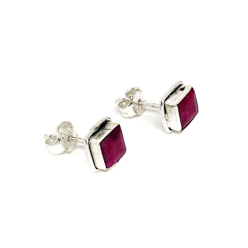 ANDREA COGGIOLA JOYAS - Aros Botón Cuadrado Rubí Plata Fina 925