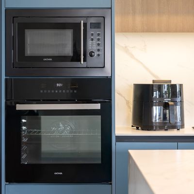 Imagen 2 del producto Horno Eléctrico Empotrable Gröner Black Touch Triple Vidrio 10F 60L…