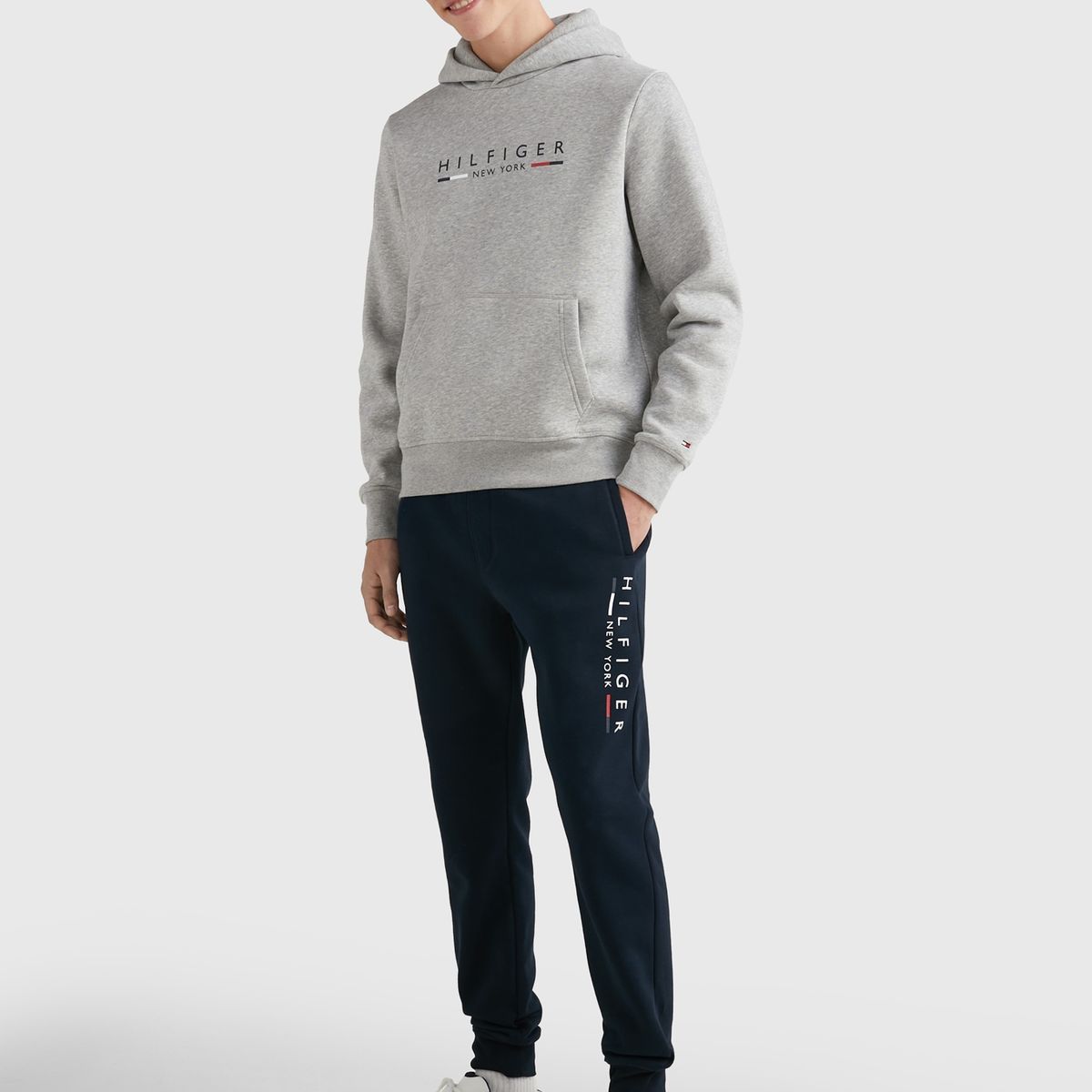 TOMMY HILFIGER - Polerón Hoodie New York Logo Gris Tommy Hilfiger