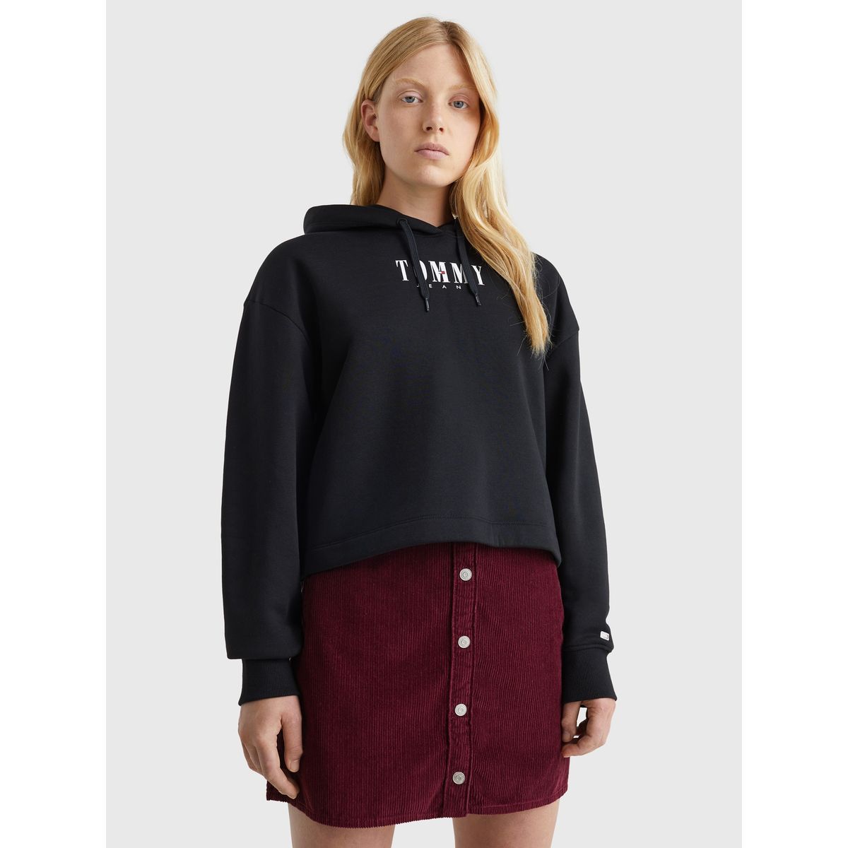 TOMMY HILFIGER - Polerón Hoodie Essential Negro Tommy Jeans