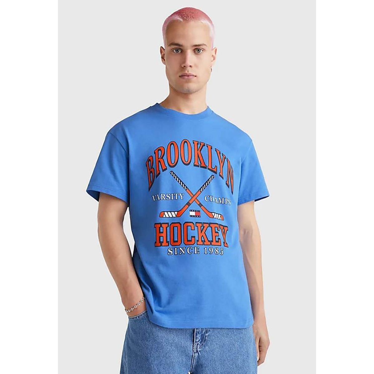 TOMMY HILFIGER - Polera Relaxed Hockey Vintage Celeste Tommy Jeans.