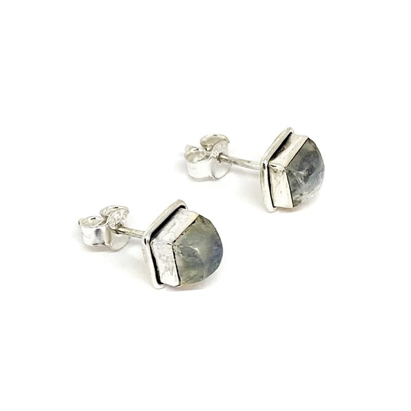 ANDREA COGGIOLA JOYAS - Aros Botón Cuadrado Piedra Luna Plata Fina 925
