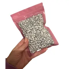 GENERICO - CUENTAS DE LETRAS BLANCO Y NEGRO PAQUETE 1000 PCS