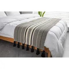 TODOHOGAR SANTIAGO DE CHILE - Piecera Kilim Con POMPOM negro