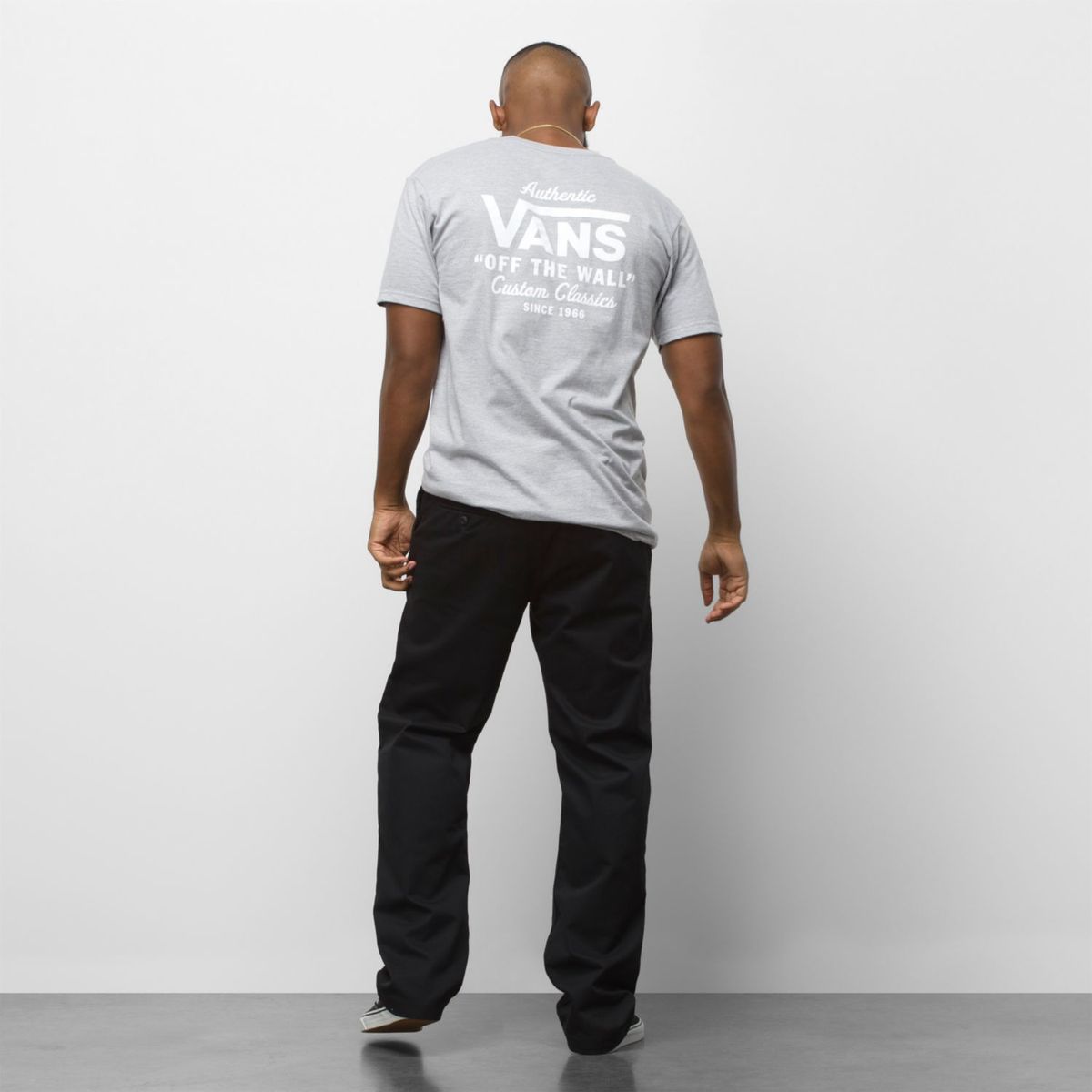 VANS - Pantalón Hombre Authentic Chino Relaxed Black VANS