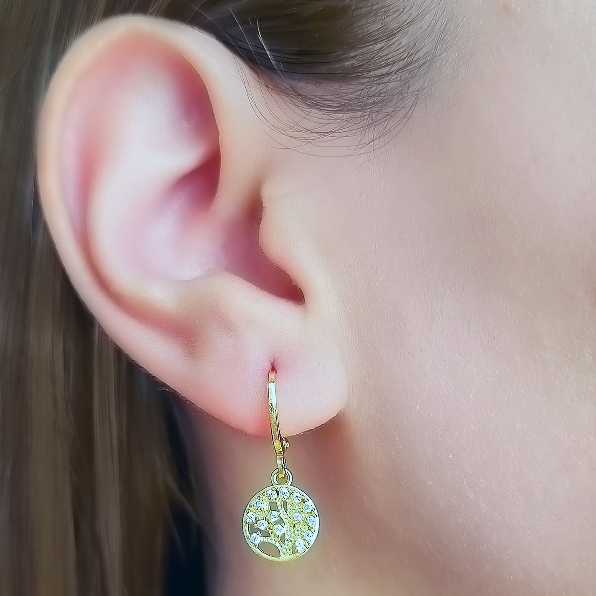 ANDREA COGGIOLA JOYAS - Aros Argolla Árbol De La Vida Circón Blanco Enchapado Oro 18K