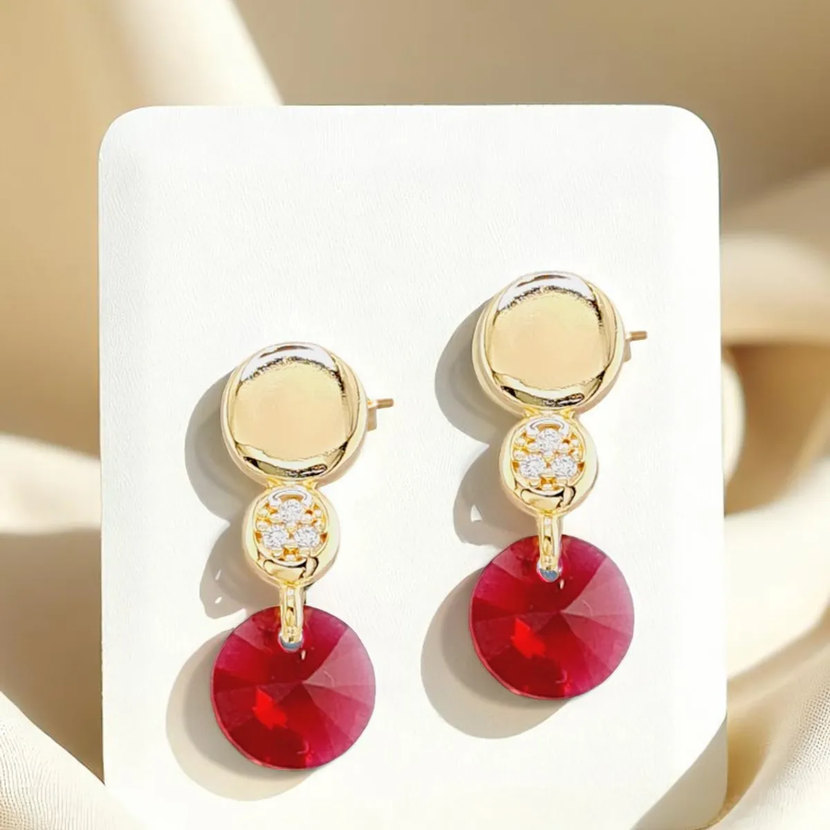 JOYAS MONTERO - Aros Punto De Luz Gold 24K creado con cristales de Swarovski® Siam