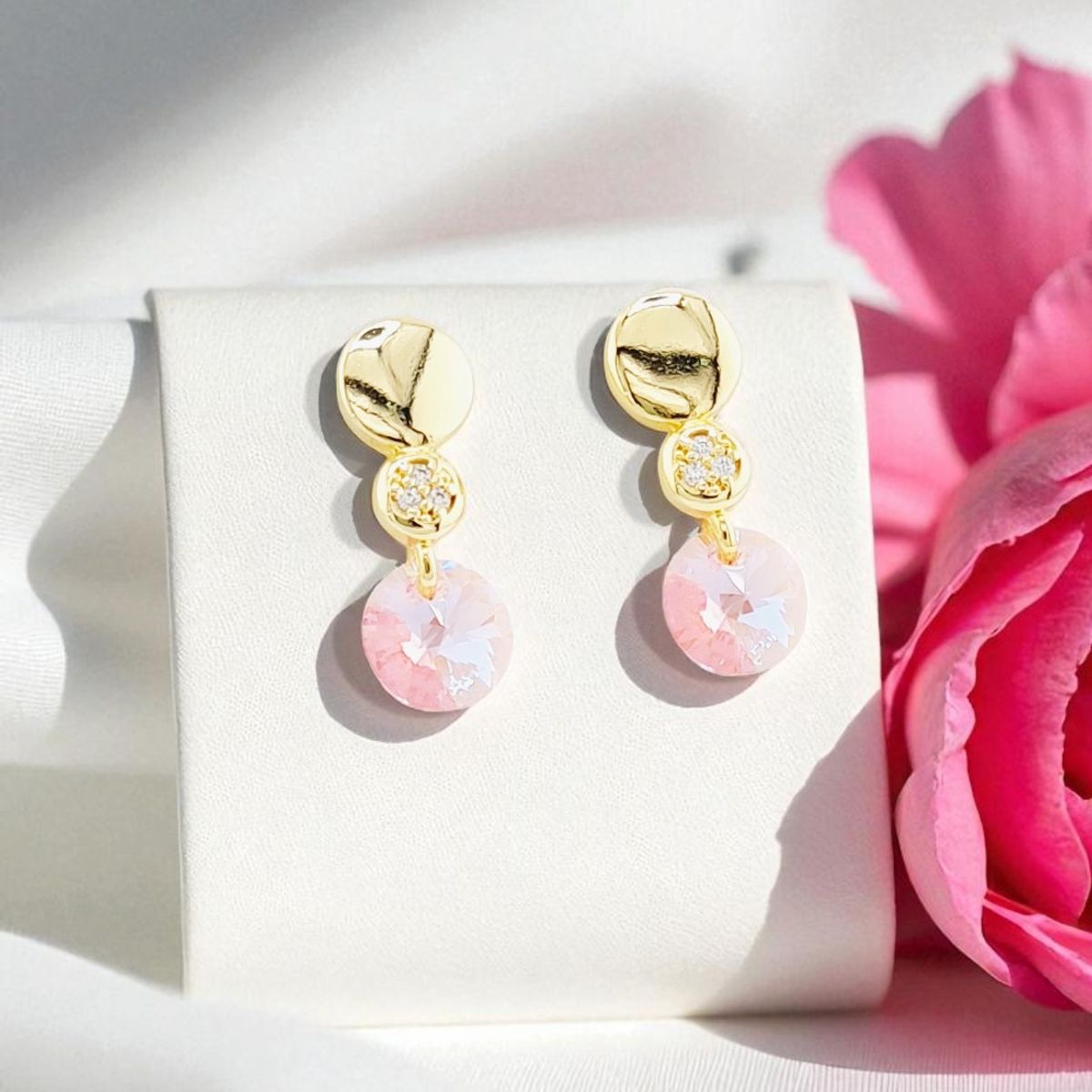 JOYAS MONTERO - Aros Punto De Luz Gold 24K creado con cristales de Swarovski® Rose