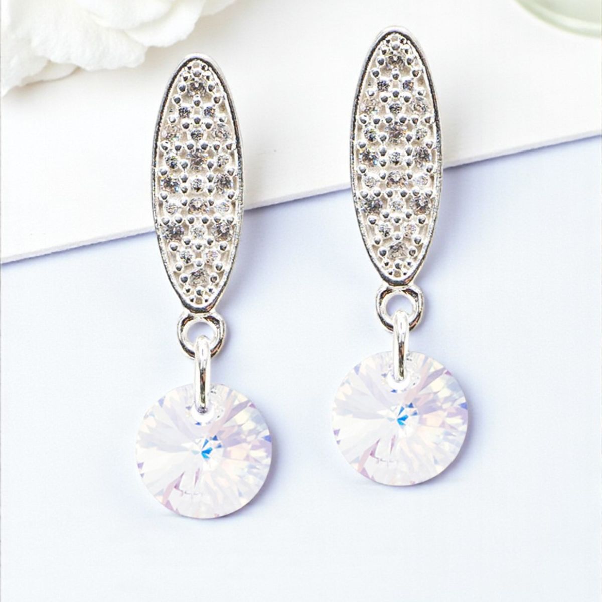 JOYAS MONTERO - Aros Punto De Luz Baño Oro Blancocreado con cristales de Swarovski® Aurora Boreal