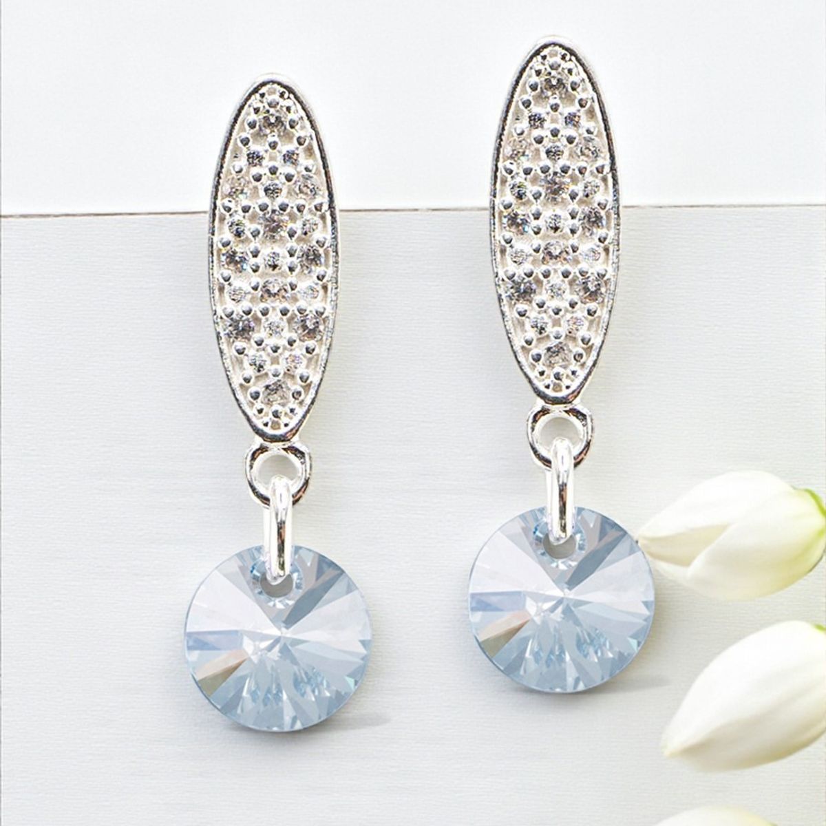 JOYAS MONTERO - Aros Punto De Luz Baño Oro Blanco creado con cristales de Swarovski® Blue Shade