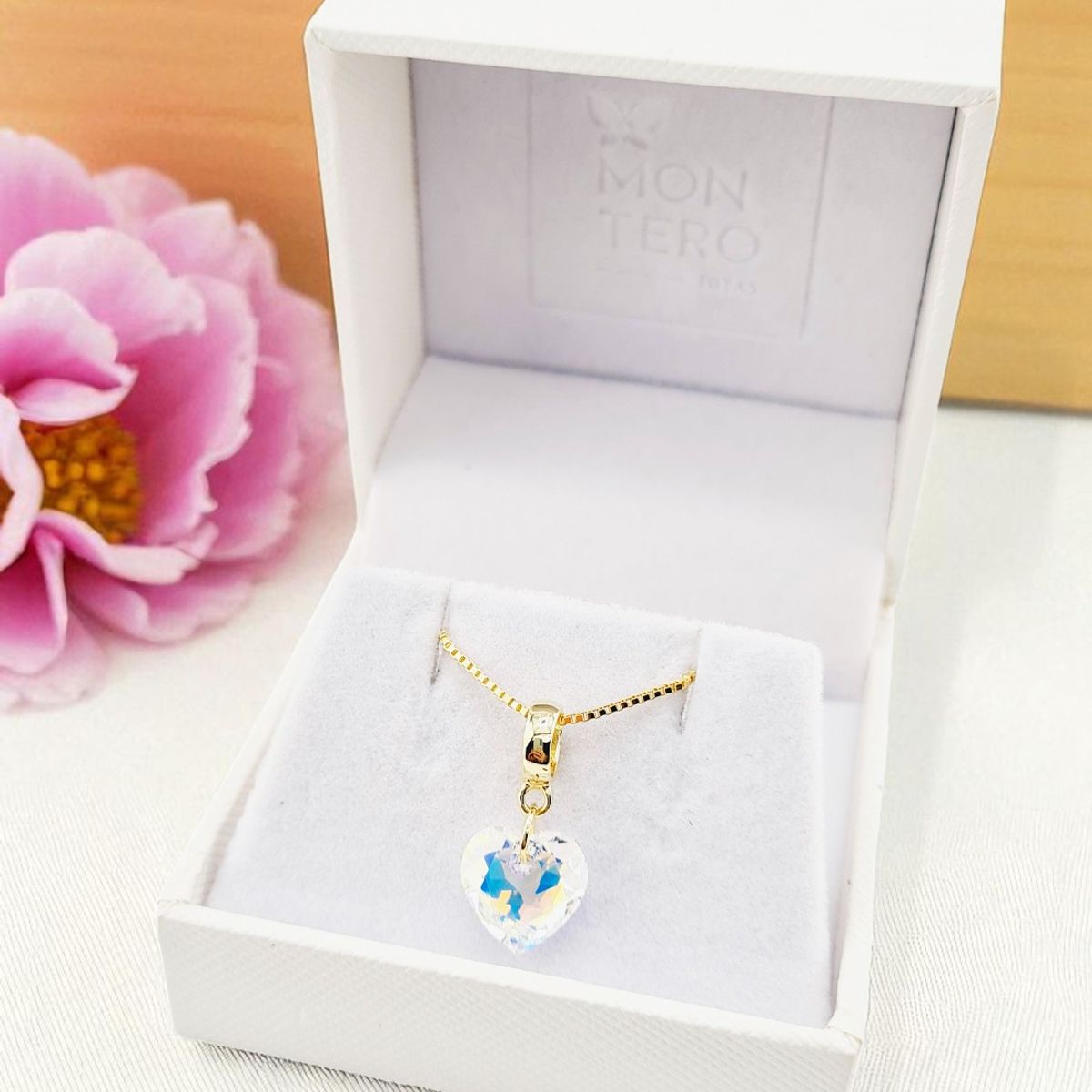 JOYAS MONTERO - Collar Amor Gold 24K creado con cristales de Swarovski® Aurora Boreal