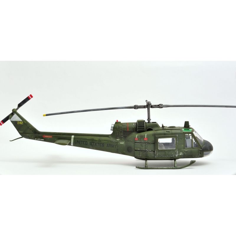 GENERICO - HOBBYBOSS 85803 UH 1 C HUEY HELICOPTER 1:48