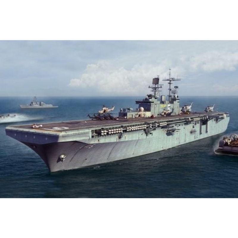 GENERICO - HOBBYBOSS 83416 SOVIET AIRCRAFT CARRIER BAKU 1-700