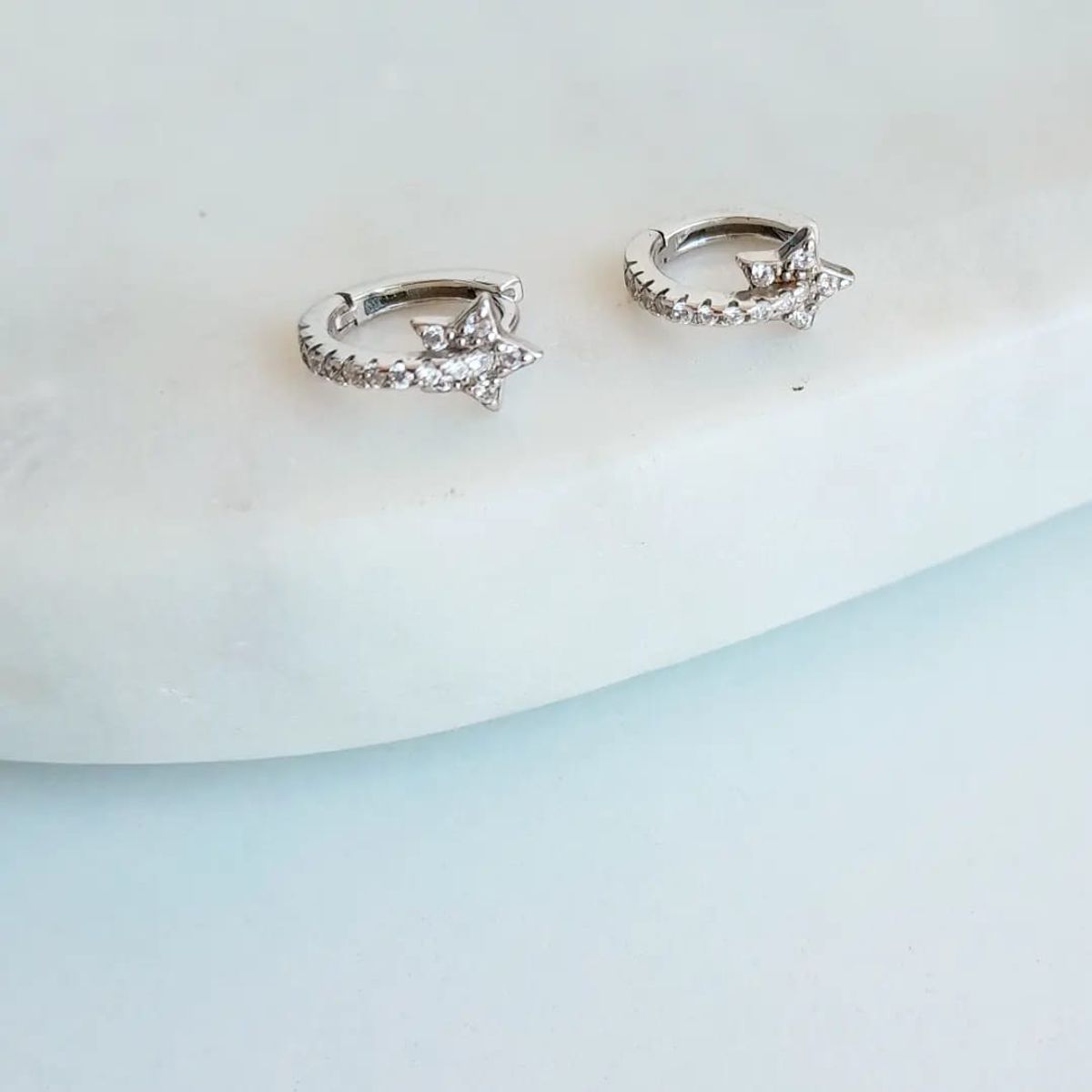 JOYAS VALDES GARCIA - Aros argolla con estrella plata y circones