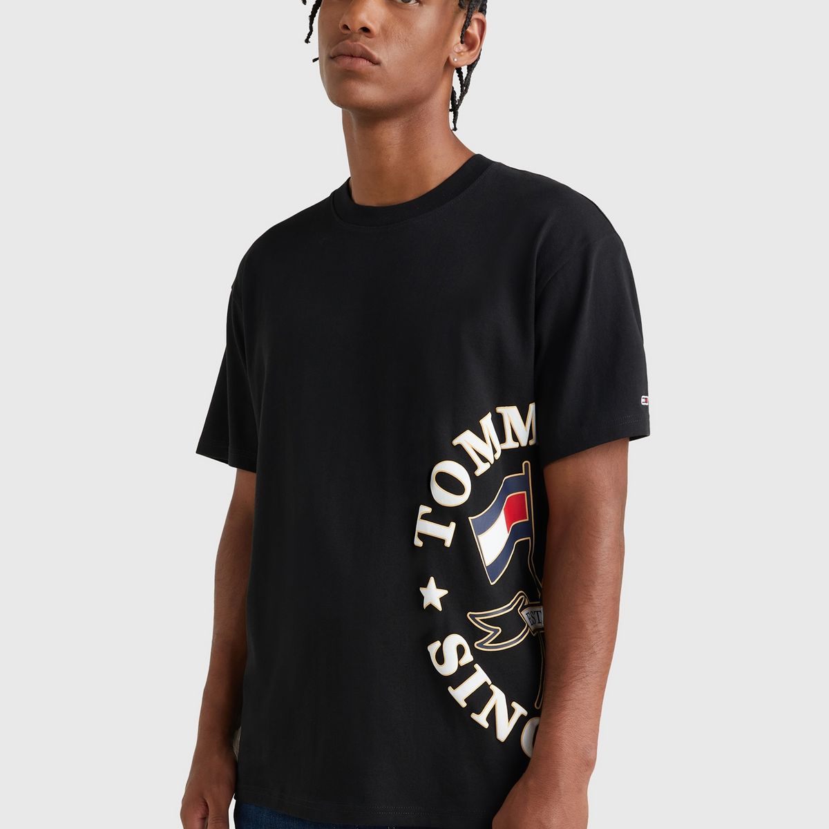 TOMMY HILFIGER - Polera Relaxed Modern Prepy Negro Tommy Jeans.