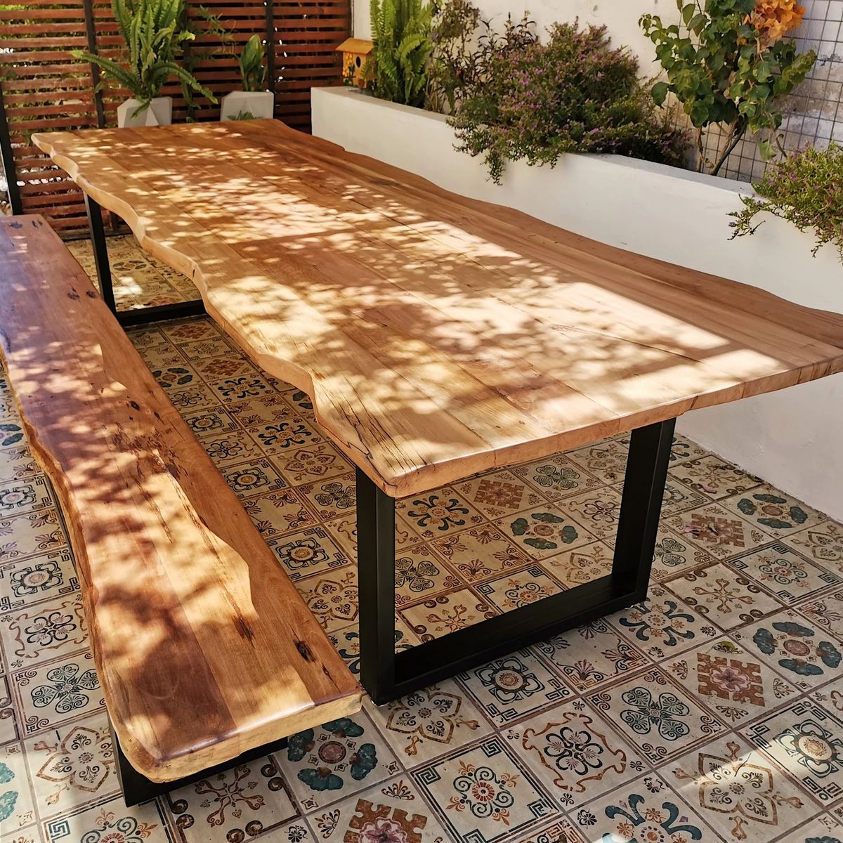 NOWU HOGAR - Mesa Comedor Roble Crudo Fierro Cuadrado Con Bancas 180x100