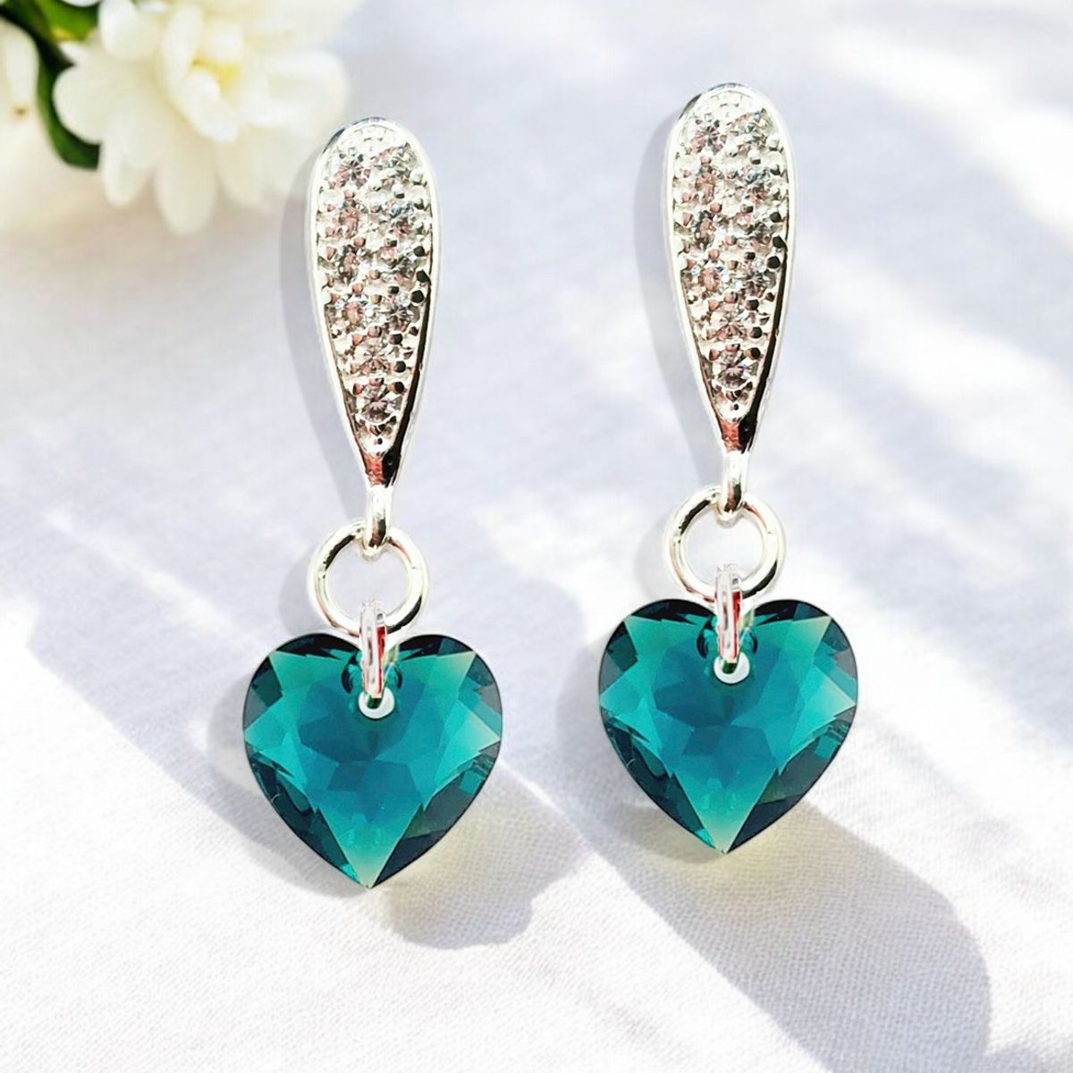 JOYAS MONTERO - Aros Amor Baño de Oro Blanco Cristal Genuino Emerald Shimmer